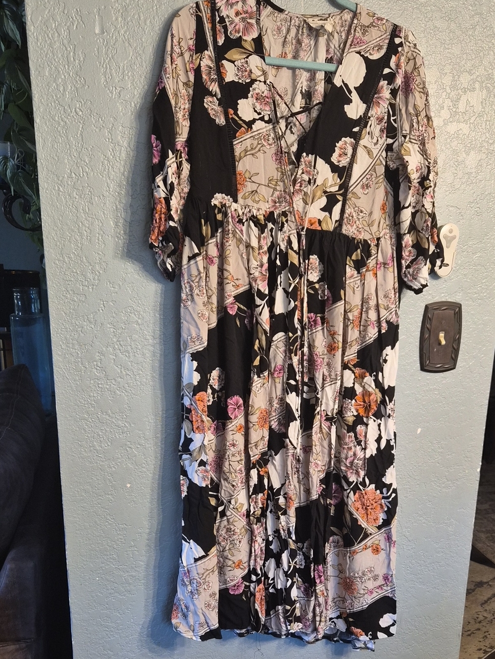 Jaase Black and Cream Floral Tie-Waist Midi Dress